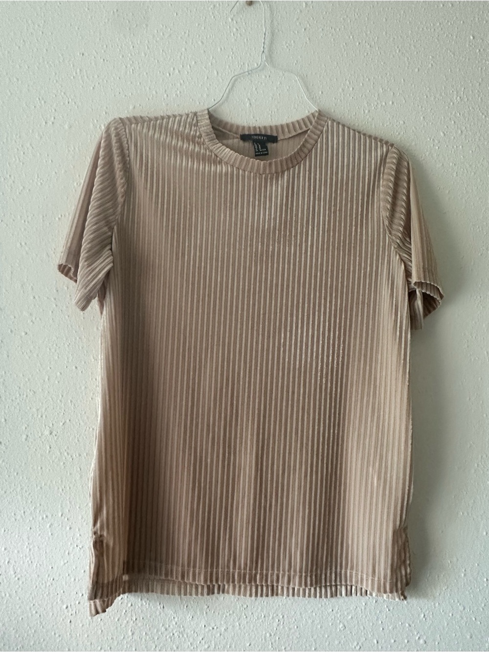 Forever 21 Ribbed Short Sleeve Glam Holiday Tee in Shiny Taupe